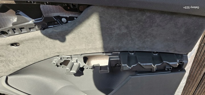 фото №11, Боковина двері праві перед audi q7 4m0867118b 4m0867104f