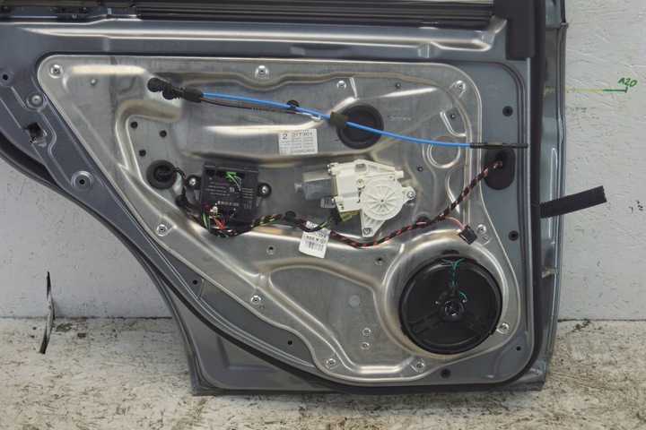 фото №15, Дверь левый зад mercedes c w204 sedan