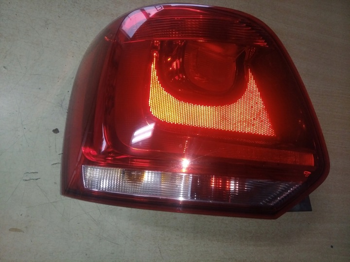 фото №1, Vw polo 6r лампа левый зад 6r0945111b