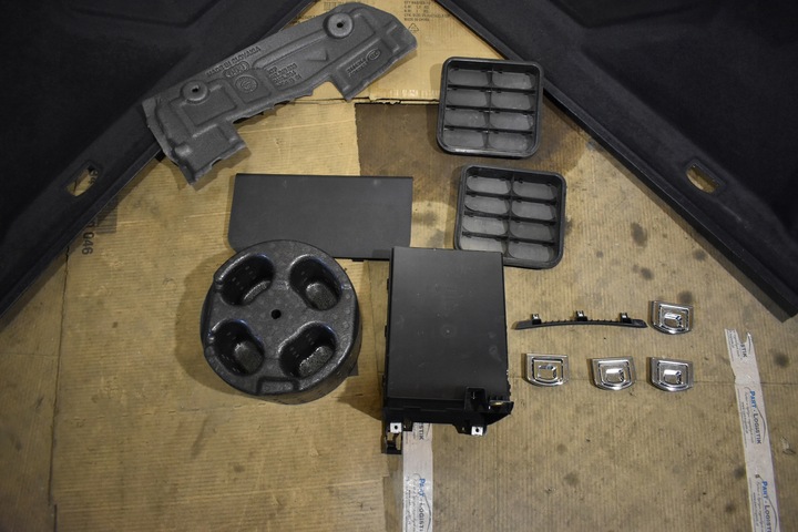 фото №7, Идеальные салон багажника обивка kpl. audi e-tron 4ke 1