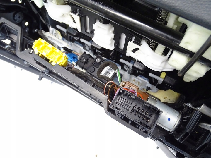 фото №11, Сиденье левый перед переднее кожа mercedes c w205