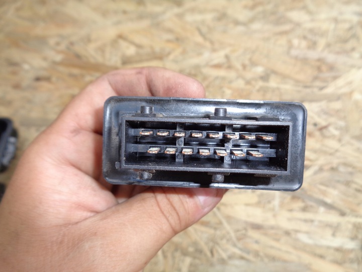 фото №3, Citroen c3 picasso 1.4 vti реле насоса пального