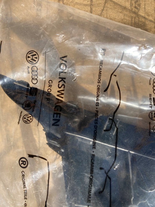 фото №7, Ползун бампера 3r0807393 seat exeo sedan левый зад