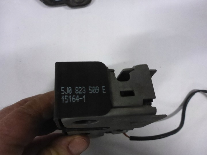 фото №5, Замок капота перед skoda fabia ii 5j0823509e оригинал