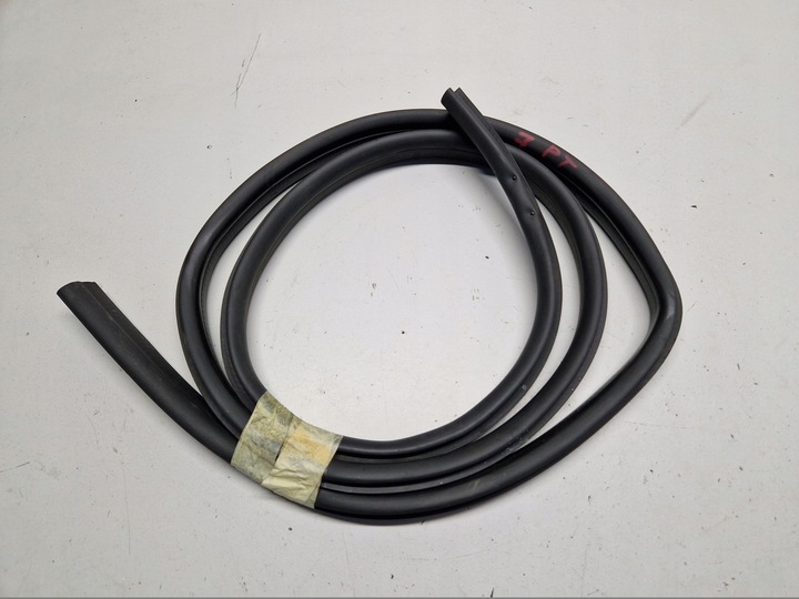 фото №1, Ford fiesta mk7 5d прокладка двері права зад