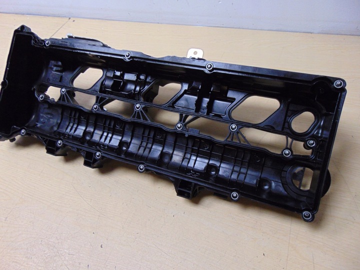 фото №13, Кришка клапанів головки mercedes w222 a6560100902
