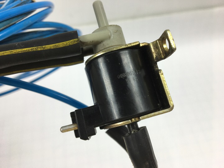 фото №8, Клапан клапан електроклапан складання сидінь mercedes w124 купе cabrio