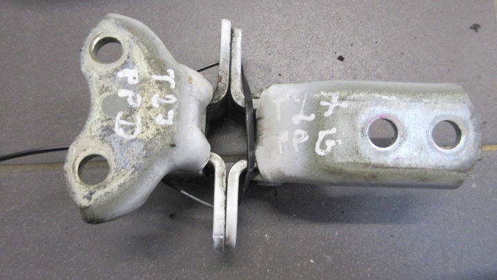 фото №1, Петля двері праві перед avensis t27 комплект 040