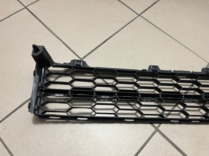 фото №9, Решётка средняя бампера передняя перед skoda superb iii 3 3v0 15-