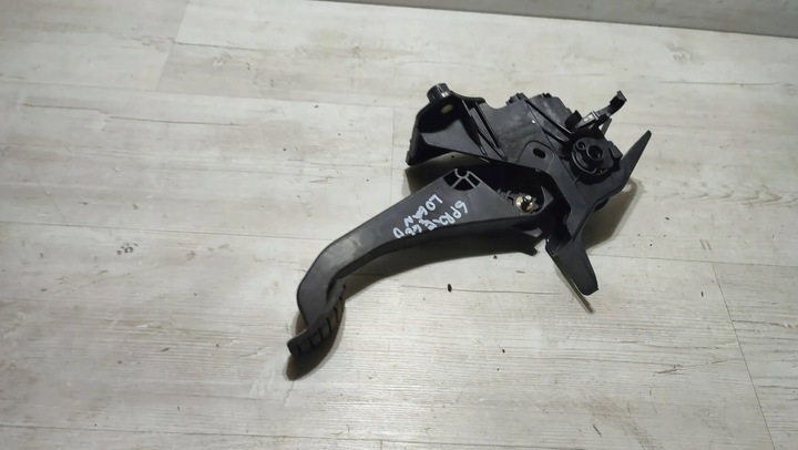 фото №7, Dacia logan ii 2019r педаль сцепления