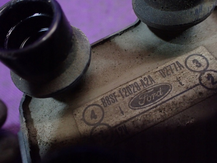 фото №8, Ford fiesta iv mk4 1.3 катушка зажигания 3 pin 88sf12029a2a