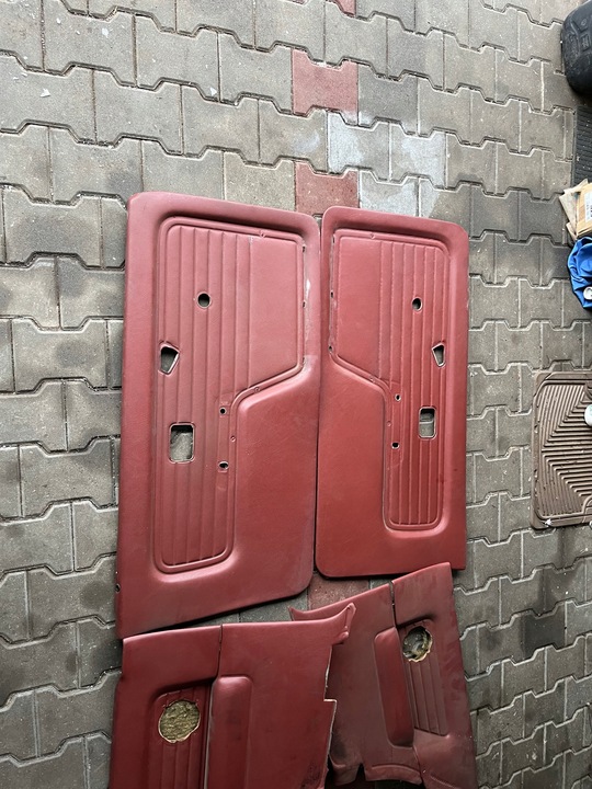 фото №1, Обшивки bmw e30 оббивка салон раритет cardinalrot