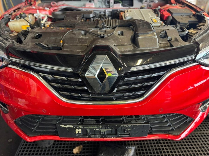 фото №9, Renault megane iv 1.6 etech гибрид лампы капот крыло радиатор бампер