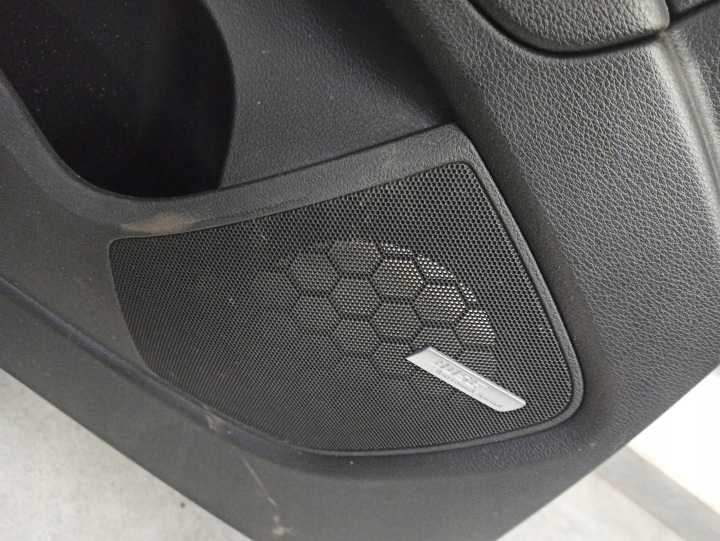 фото №8, Audi q7 4l bose дверна карта (обшивка) права зад 4l0861334