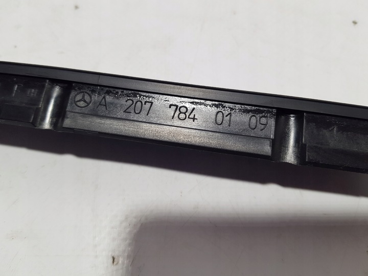 фото №8, Mercedes w204 w207 w212 планка защита направляющая люк левый перед