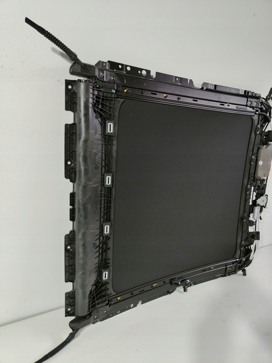 фото №16, Люк стеклянный панорама sky lounge bmw g06 f96