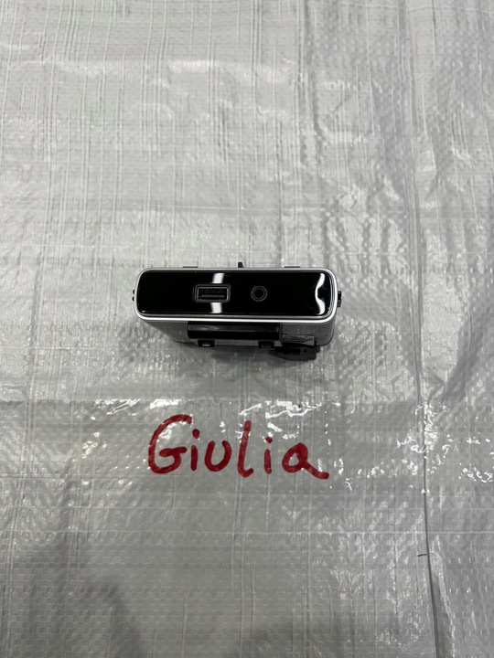 фото №1, Alfa romeo giulia гнездо usb