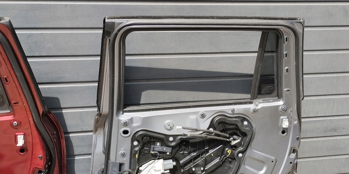 фото №10, Дверь задние правые правые зад jeep commander ii 21r- комплектные