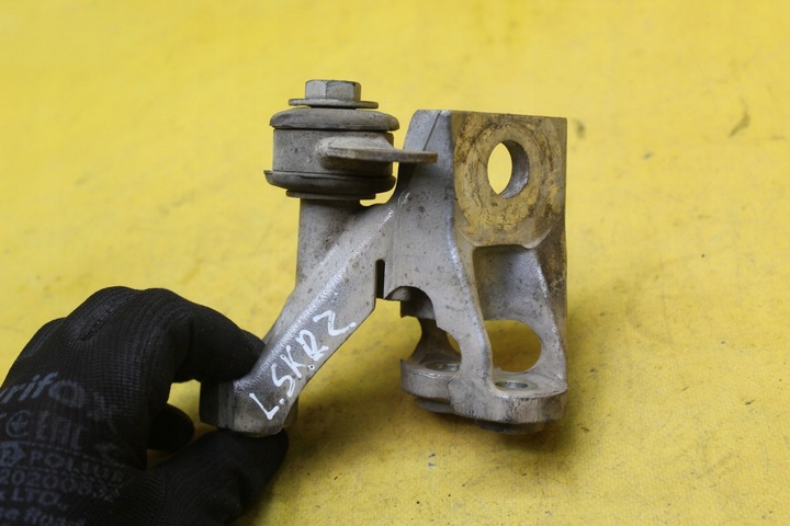 фото №4, Лапи поддержка коробки a8 d3 4.2b bfm