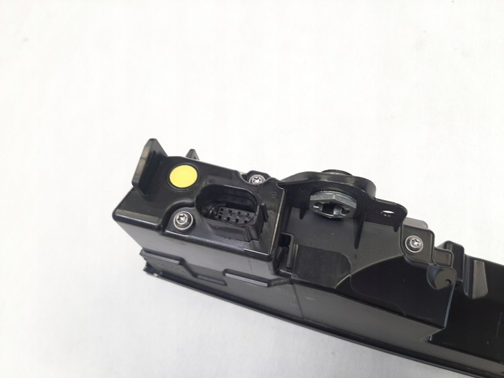 фото №9, Porsche taycan накладка фара средняя ece 9j1945082f