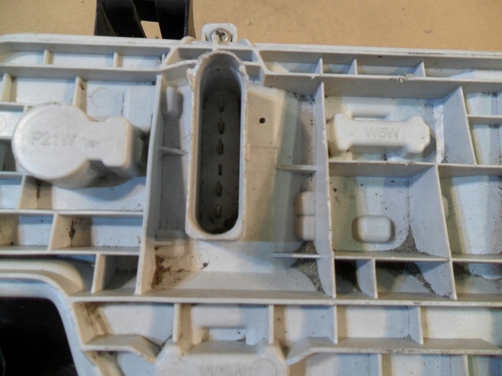 фото №12, Vw caddy iii 2k1.945.096 eu - лампа зад права