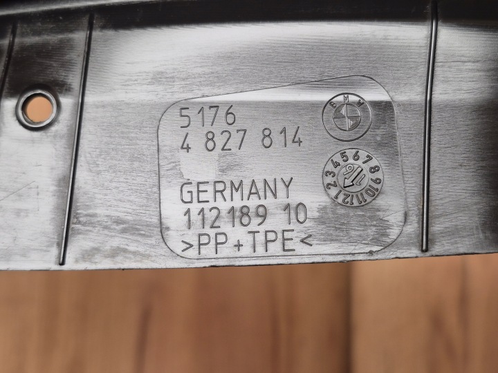 фото №8, Уплотнитель дверь задних нижняя правая оригинал 11218910 bmw ii f45
