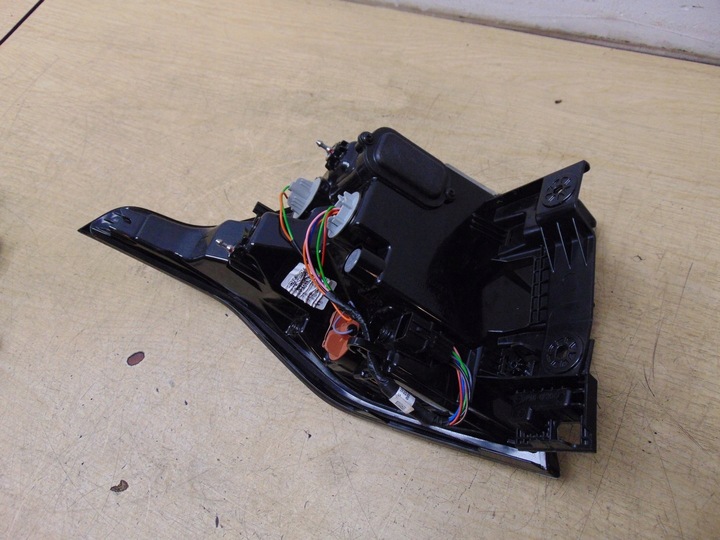 фото №11, Лампа права зад kia sportage v 92402r2000 європа