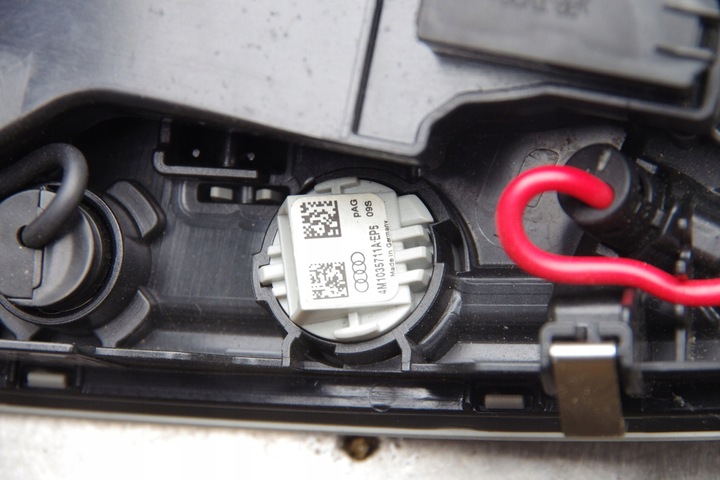 фото №6, Панель стеля лампа audi q7 ii 4m