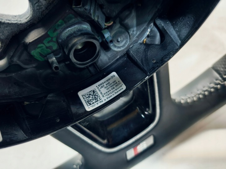 фото №11, Руль кожа стёганая s line срезанная audi a4 b9 a5 8w 8w0419091dg jah