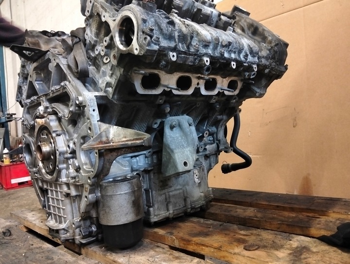 фото №6, Bmw 5 f10 f11 f01 f02 e70 e71 4.4 v8 n63b44a двигатель голый стойка доставка
