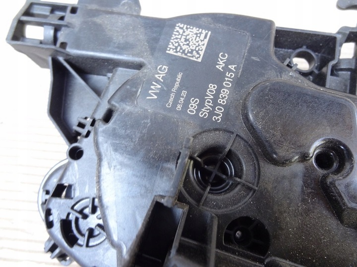 фото №3, Левый замок дверь зад 3j0839015a vw golf viii