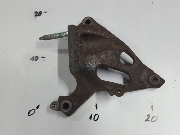 фото №1, Toyota yaris iii 3 11-17r 1.3 b лапи кронштейн двигуна