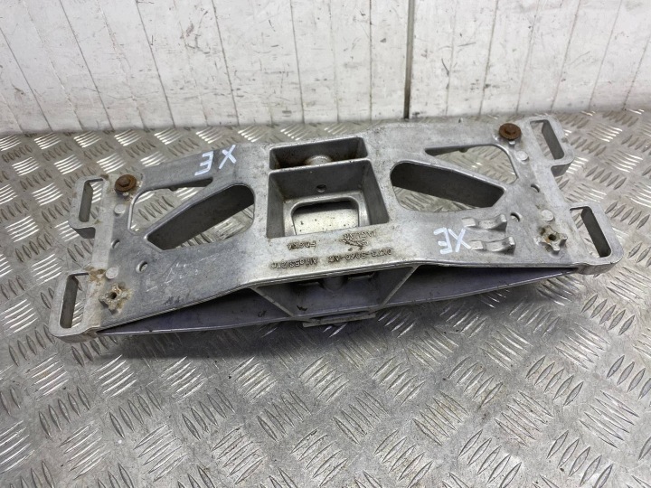 фото №13, Кронштейн подушка коробки коробка передач jaguar xe gx735060ac gx736a026ac
