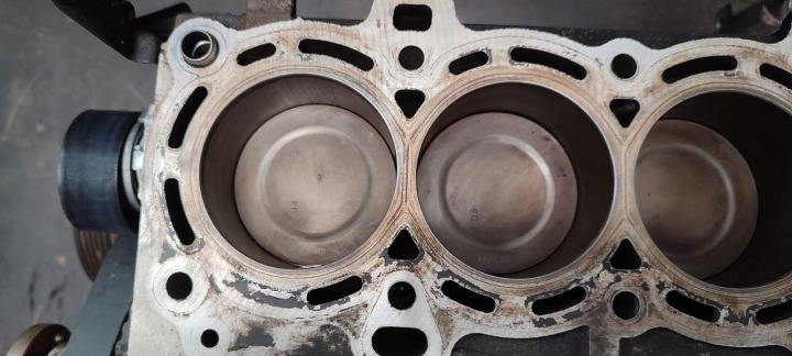 фото №10, Blok низ двигателя ford focus 1,6 16v hwda