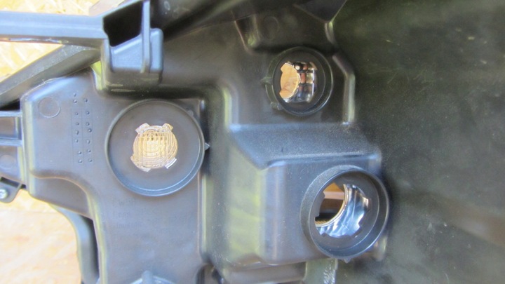 фото №10, Передня права лампа toyota yaris iv p21 2021-