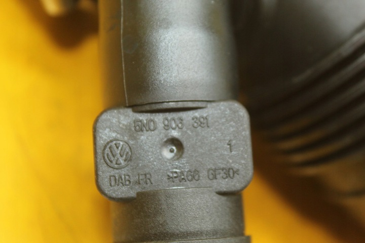 фото №10, Шланг впускний повітря vw passat b7 2.0 tdi 3c0129654q