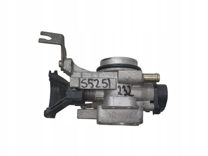 фото №1, Toyota yaris 1 i 1.0 99- дроссельная заслонка 222100j010