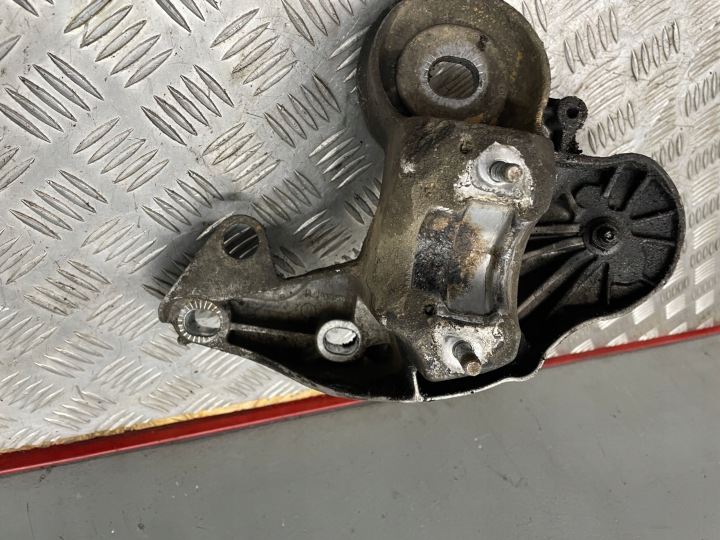фото №8, Кронштейн подушка двигателя левая 4f0199351s audi a6 c6 2.4b v6 04-11