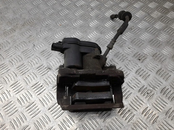 фото №6, Audi a8 s8 d4 4h зад сторона ліва затискачі