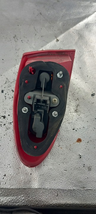 фото №3, Лампа права зад alfa romeo 147 02r hb