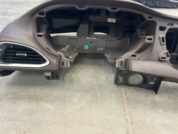 фото №8, Chrysler pacifica 2018 торпедо раздаточная консоль капот коричневая защита колонки
