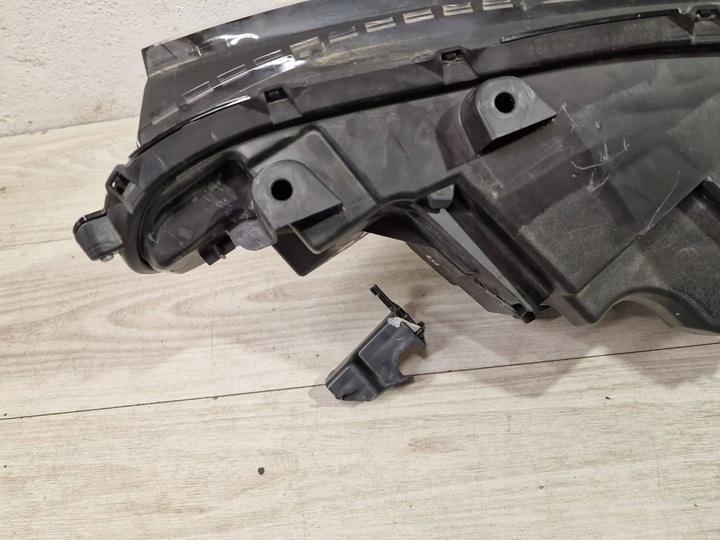 фото №8, Toyota corolla cross фара правий 81110-16840przednie