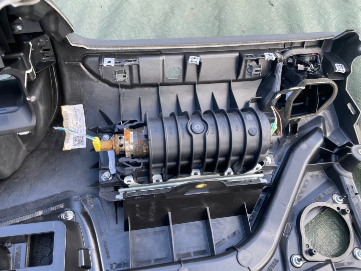 фото №9, Audi a4 b8 торпедо раздаточная консоль капот ремни kpl eu 8k1857041