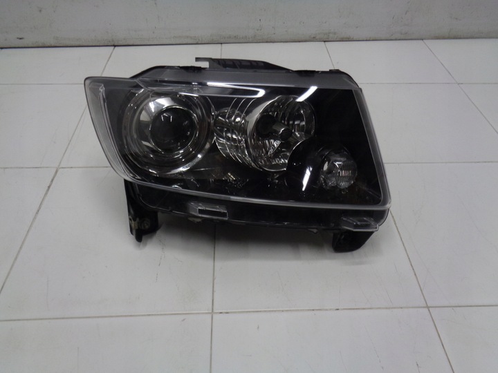 фото №1, Jepp grand cherokee wk2 лампа права чорна 11r-15