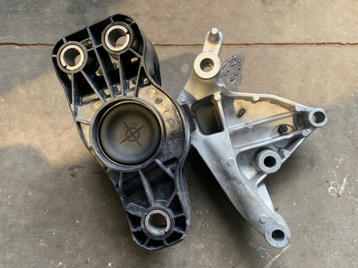 фото №7, Renault megane iv кронштейн подушка двигателя 112327345r