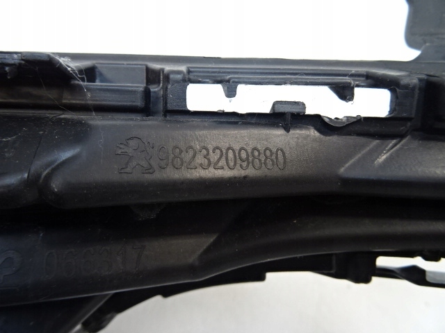 фото №12, Peugeot 208 ii решётка средняя бампера передней перед 9823209880