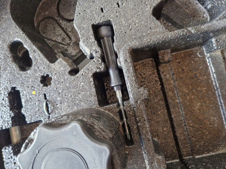 фото №7, Вкладка колеса запасного набір ремонтний audi a4 b7 універсал 2004-2008 2.0 tdi