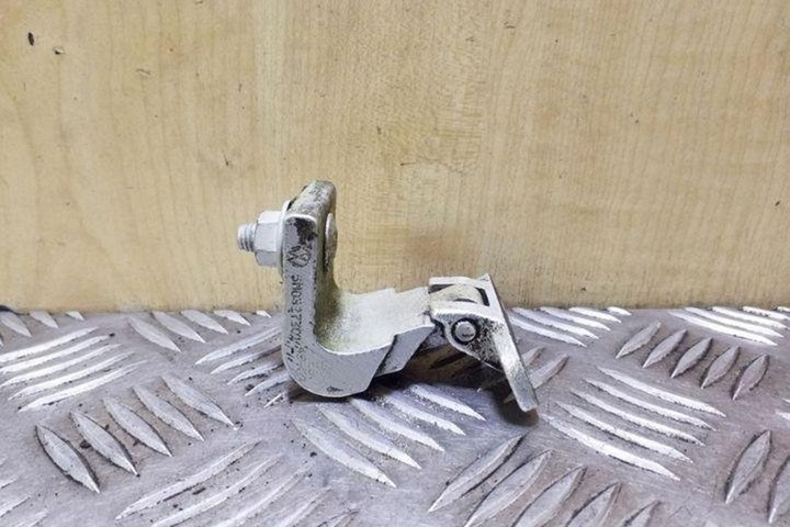 фото №1, Праві петля кришки багажника vw golf plus 5m1, 521 5m0827301 1.4l