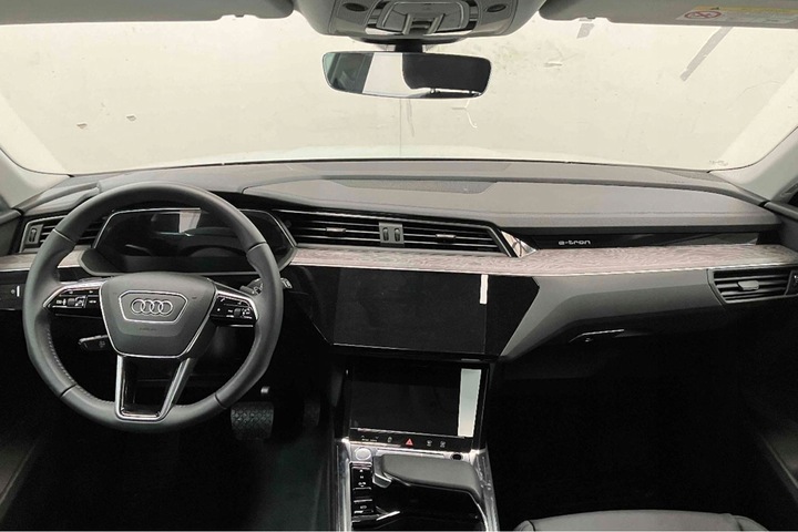 фото №10, Audi q8 e-tron консоль pulpit 4m 4kl857001 панель раздаточная капот pulpit