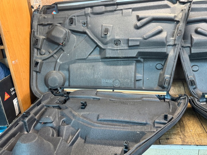 фото №12, Audi a3 8l обшивки боковина дверь левый правый перед зад 5d переднее чёрный /